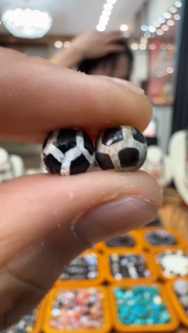 未镶嵌玛瑙/玉髓珠宝半成品普*多足球