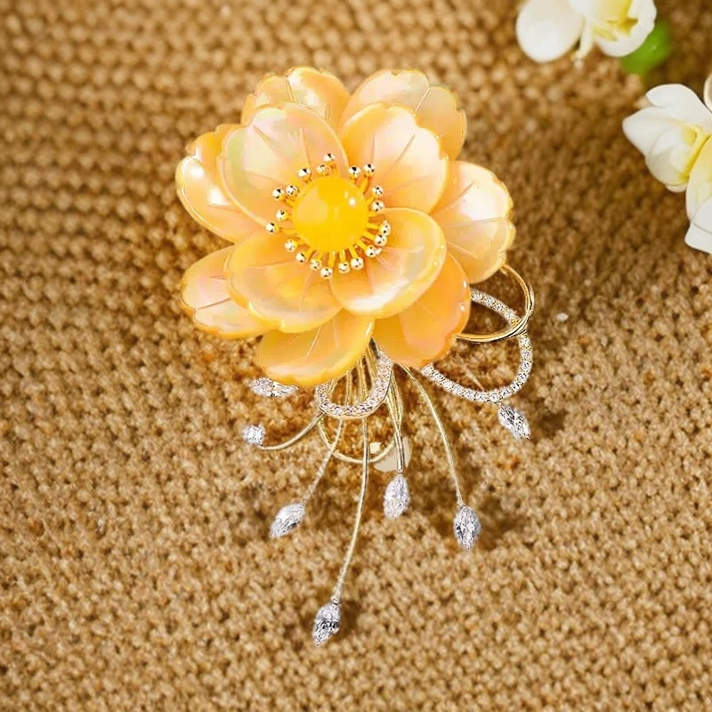 铜合金锆石胸针 1050高级感百搭金贝胸针