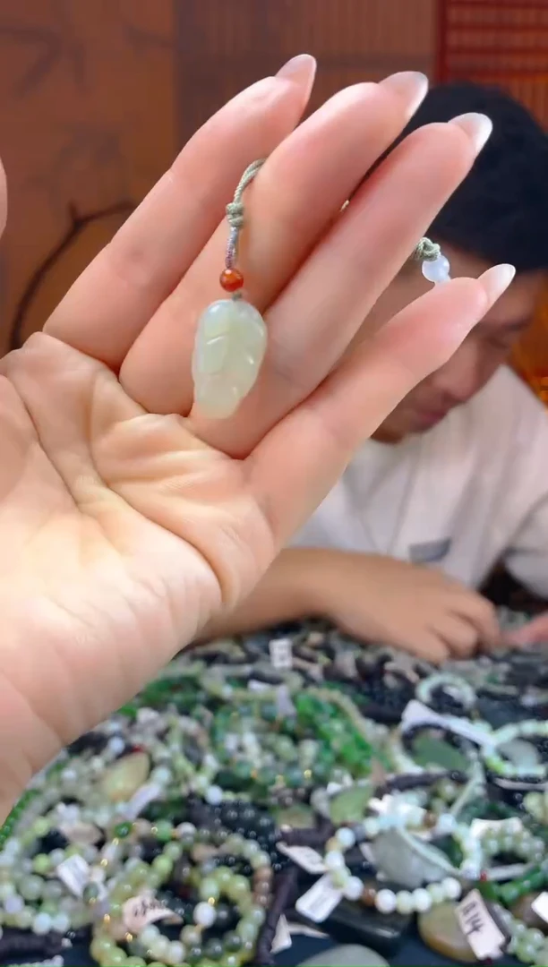 和田玉未镶嵌颈饰多样性发货，拍一发一