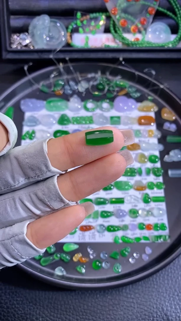 未镶嵌挂件翡翠马鞍