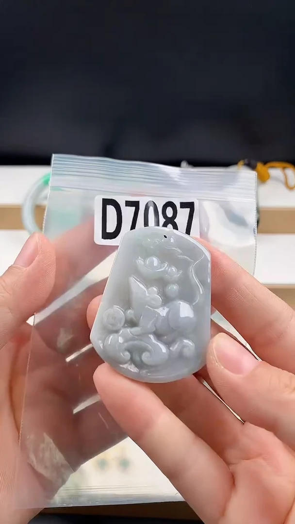 颈饰未镶嵌翡翠天然翡翠吊坠挂件