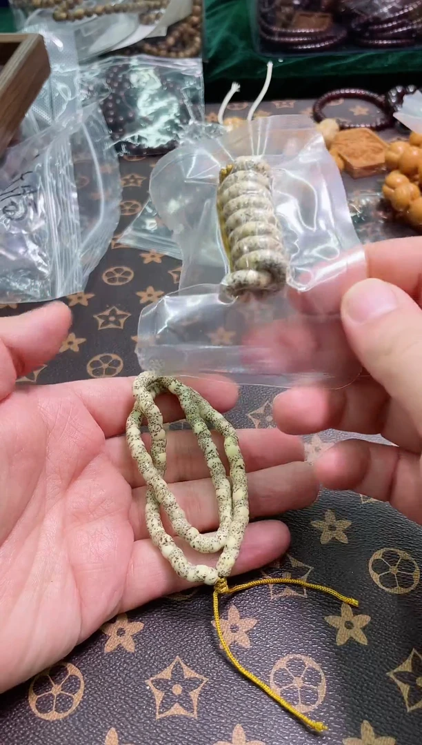 吊坠白玉菩提大肠