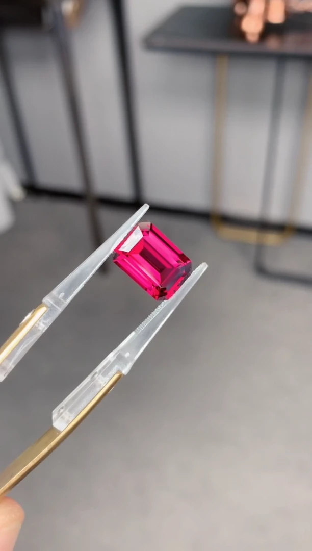 未镶嵌裸石石榴石7ct 镁铝榴石 定制