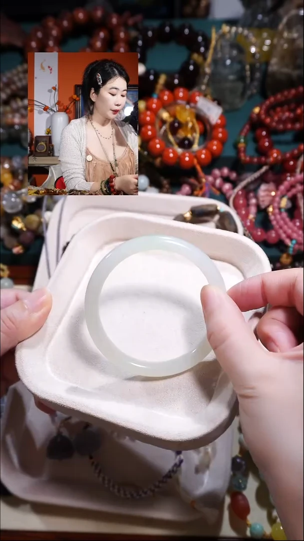 未镶嵌手镯和田玉羊脂白飘翠青57-58