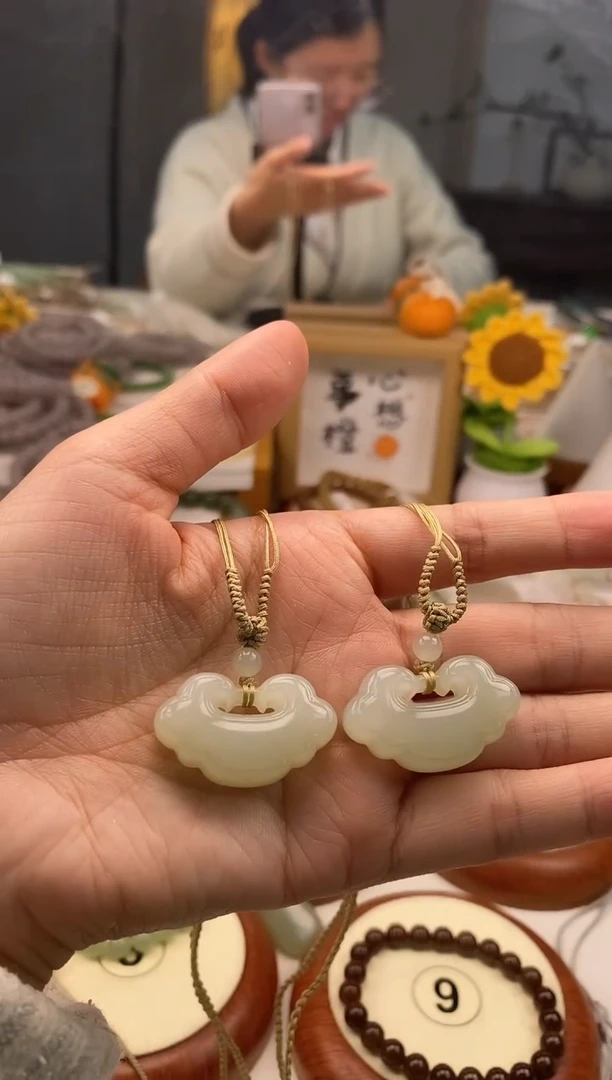 【闪购商品】和田玉吊坠(不含链)未镶嵌30左右如意锁多样性发一