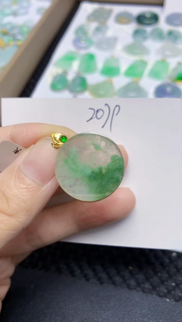 翡翠18K金镶嵌颈饰天然缅甸翡翠A货