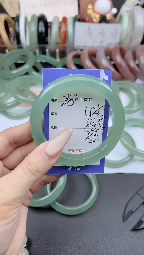 未镶嵌手镯石英质玉435