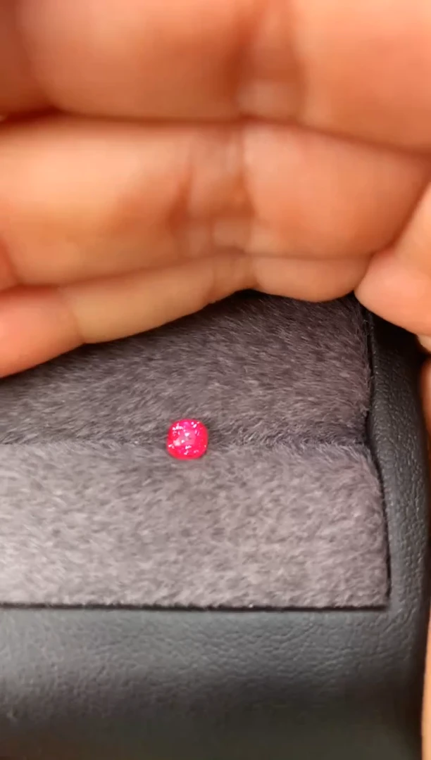 未镶嵌裸石定制尖晶石枕型 小产地绝地 0.55ct