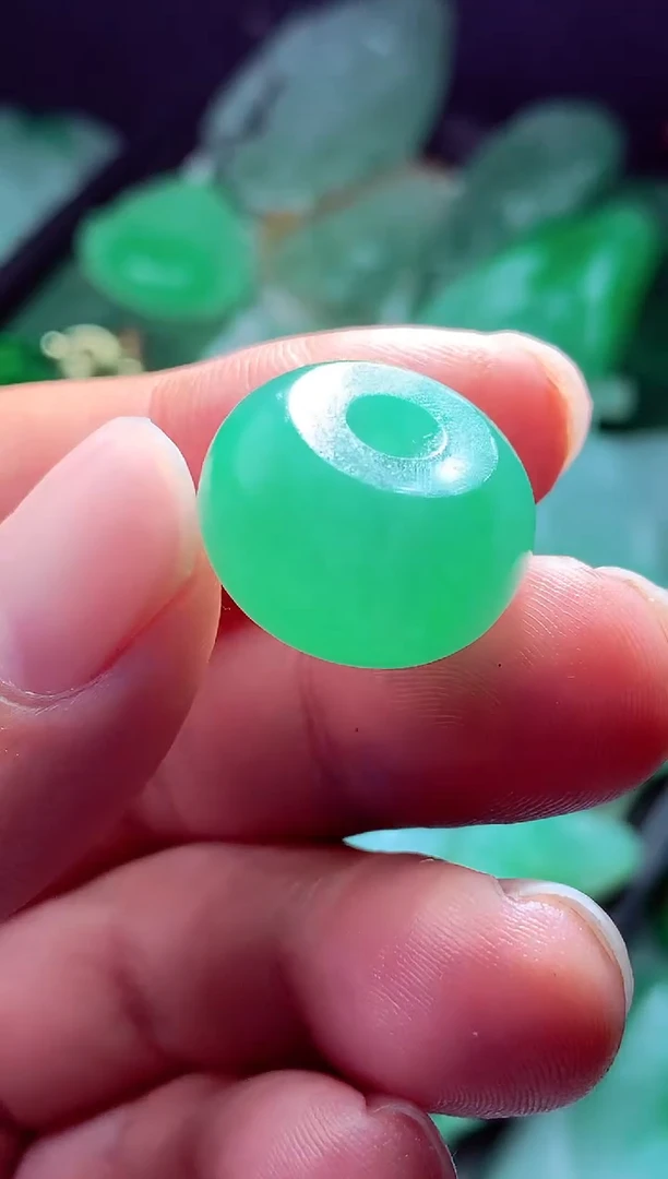 未镶嵌定制翡翠胡**?翡翠毛货定制