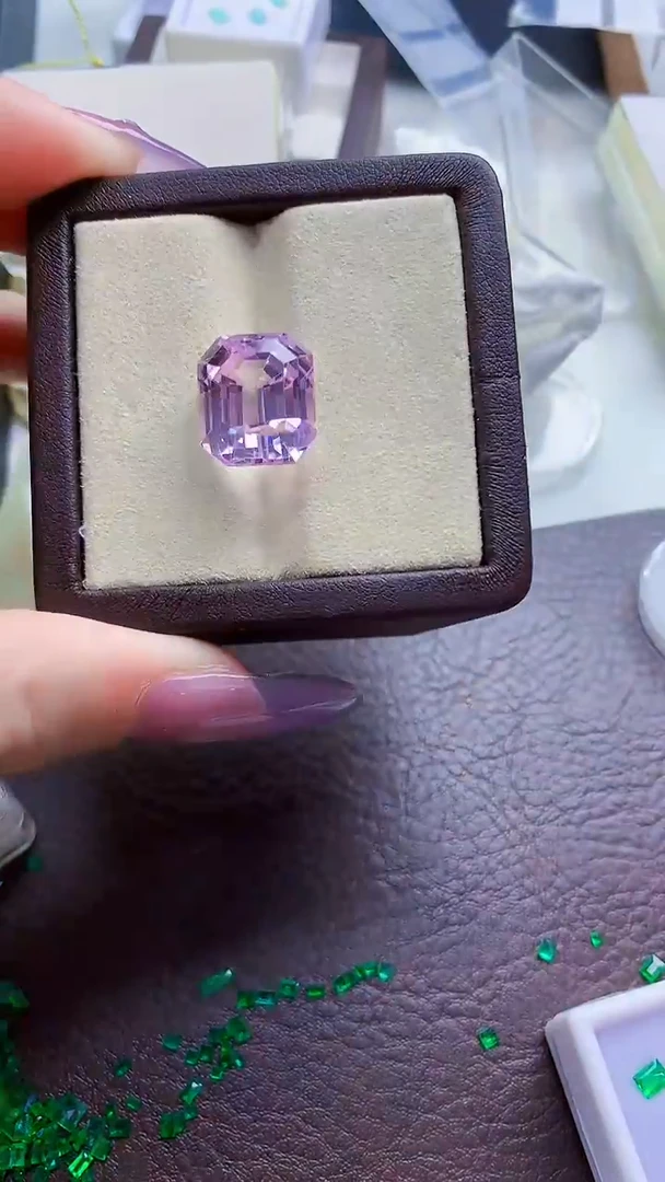 未镶嵌锂辉石裸石天然锂辉石18.15ct