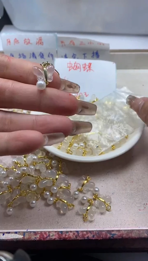 【闪购商品】南红玛瑙颈饰银S800镶嵌x1191荔枝冻蝴蝶*2个