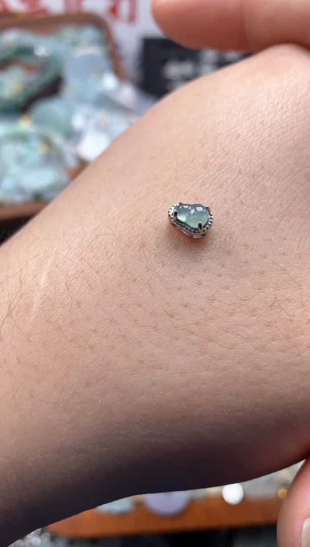 【闪购商品】翡翠颈饰未镶嵌哥哥