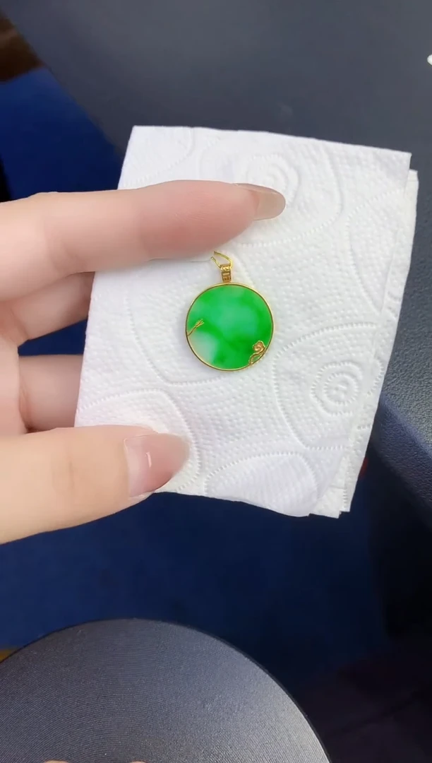 颈饰18K金镶嵌翡翠缅甸天然翡翠A货