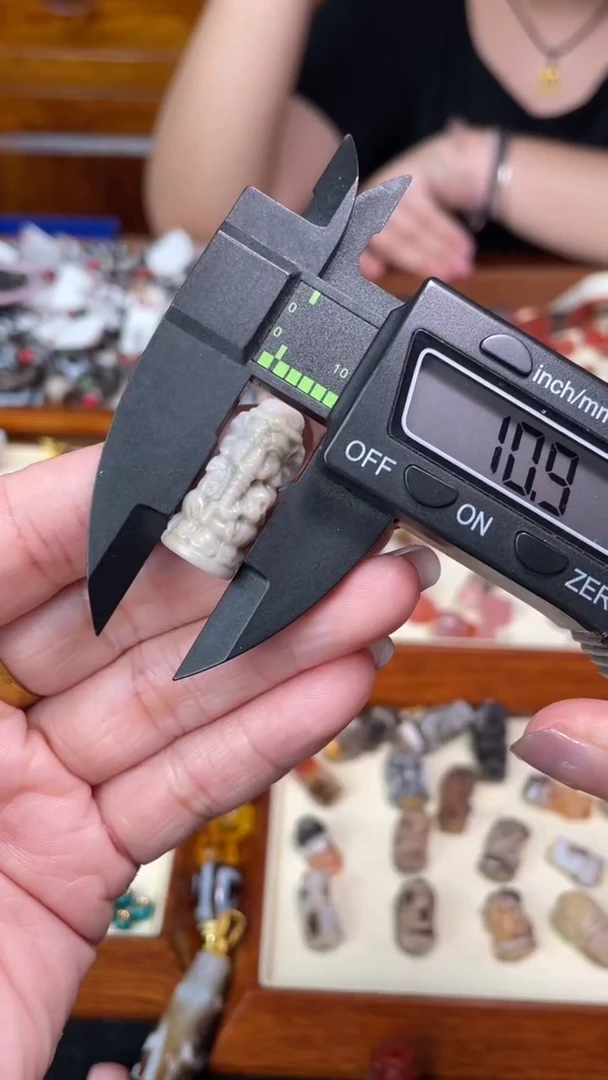 玛瑙/玉髓颈饰未镶嵌125四臂象神