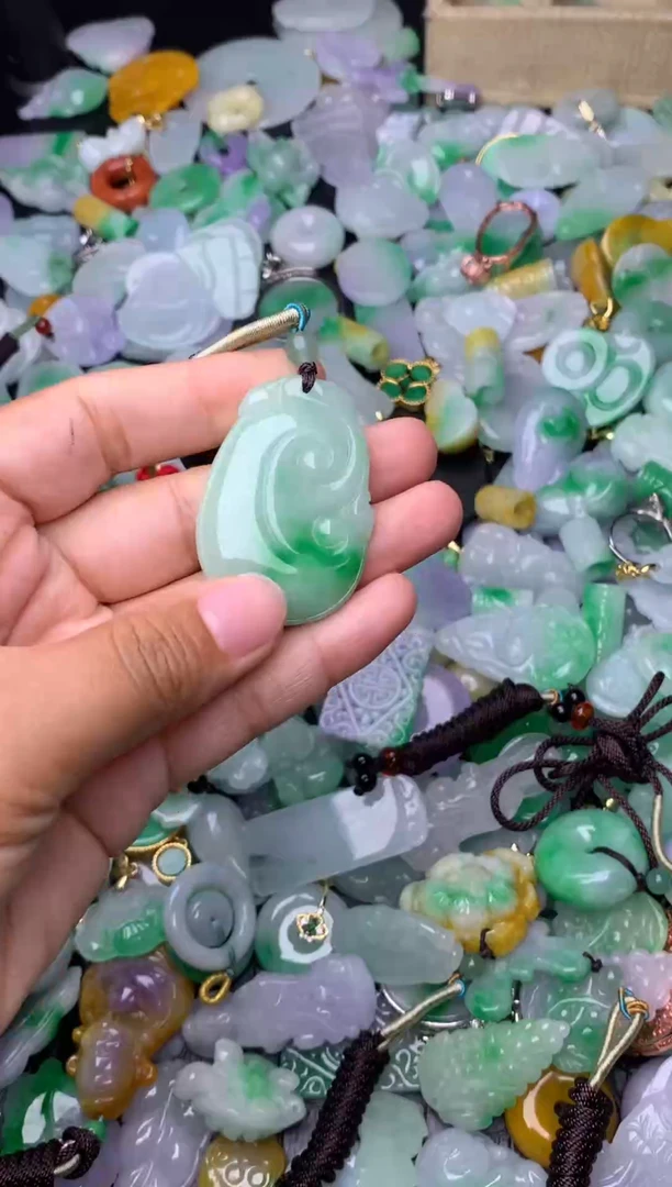 翡翠未镶嵌颈饰天然缅甸翡翠吊坠