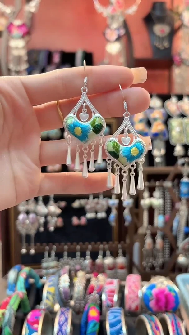 织绣 云织谣民族风精美饰品   106