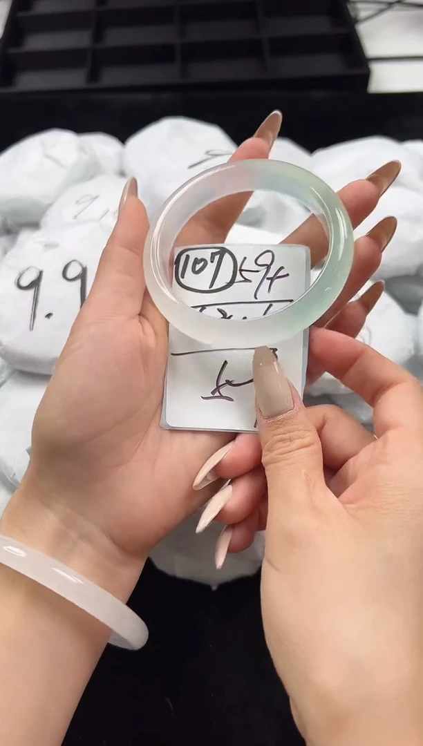 未镶嵌手镯石英质玉59+圈口编号：107