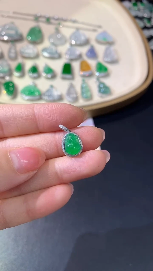 吊坠(不含链)18K金镶嵌翡翠W04|3980