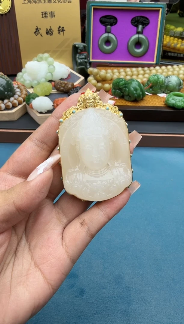 18K金镶嵌和田玉挂件of