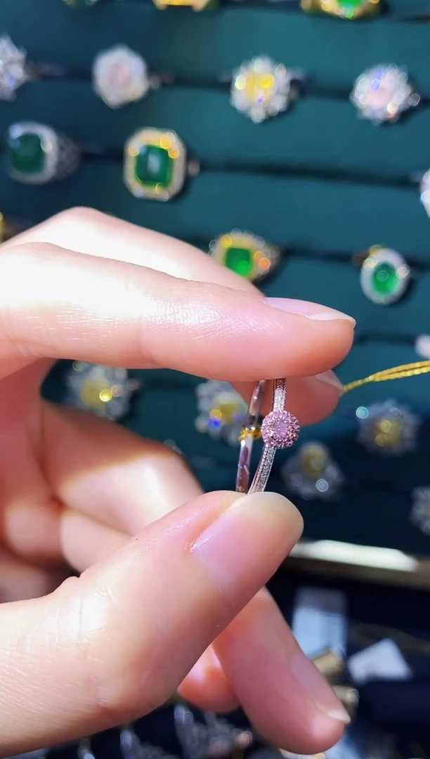 18K金镶嵌戒指钻石粉钻戒指