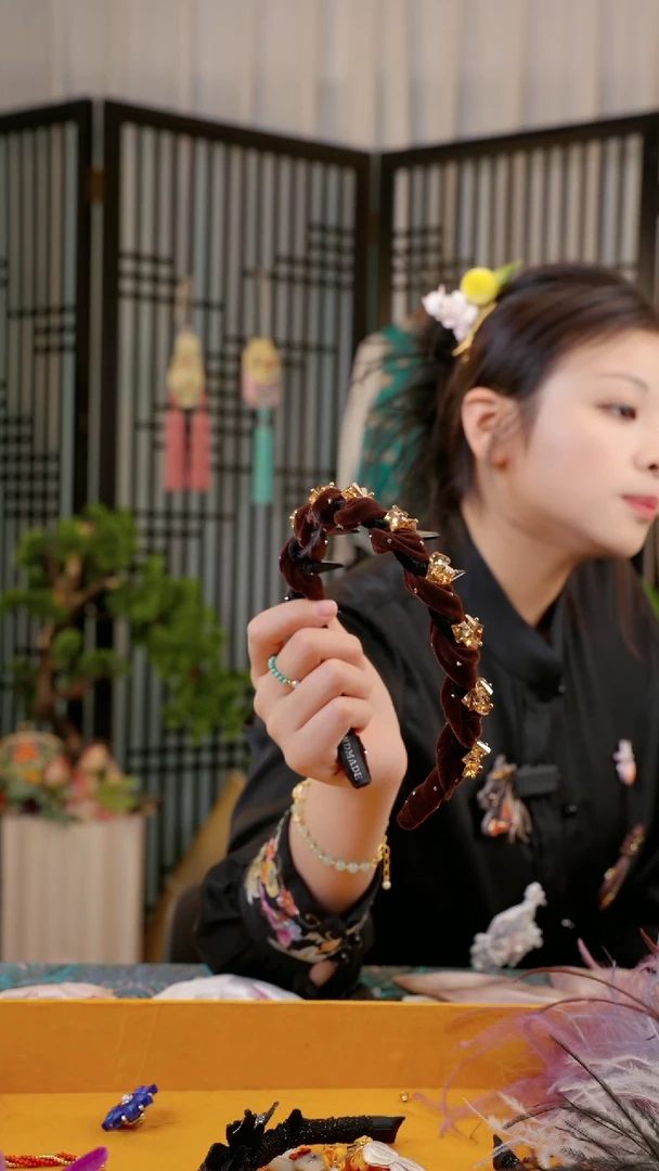 刺绣时***y非遗苏绣手工饰品