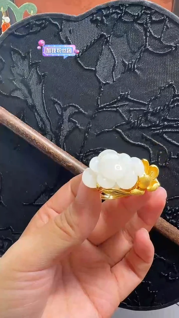 未镶嵌戒指和田玉戒指