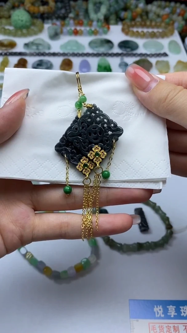 未镶嵌挂件翡翠耳饰