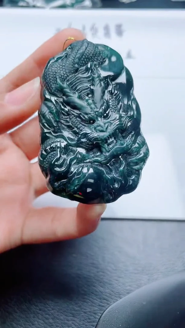 翡翠未镶嵌颈饰