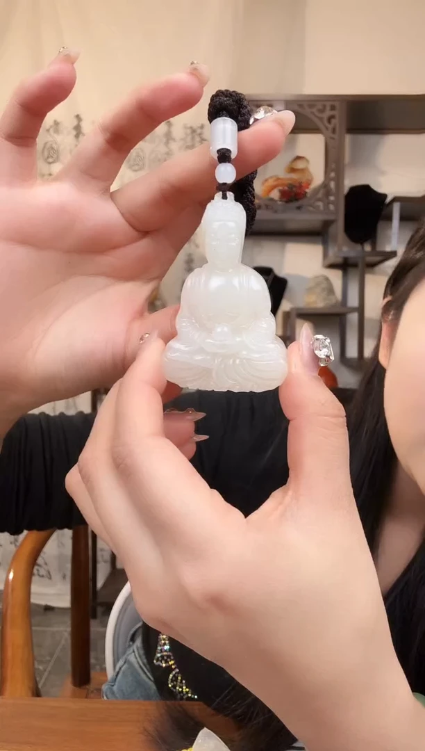 吊坠(赠链)未镶嵌透闪石质玉随型坐莲抱瓶观音