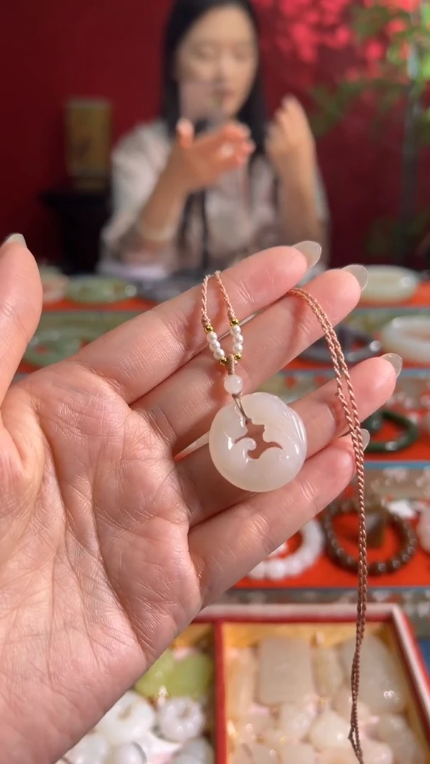 颈饰未镶嵌和田玉藕粉凤九吊坠