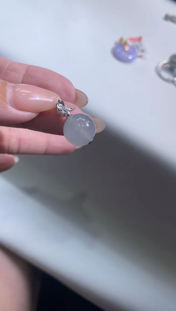 翡翠18K金镶嵌吊坠(不含链)珠子