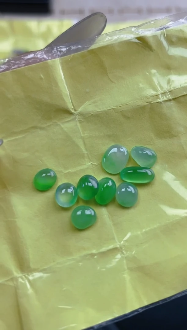 定制翡翠未镶嵌天然翡翠蛋面31