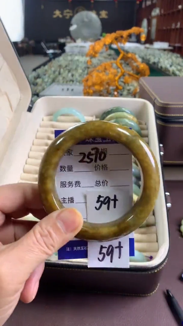 未镶嵌蛇纹石玉手镯2570