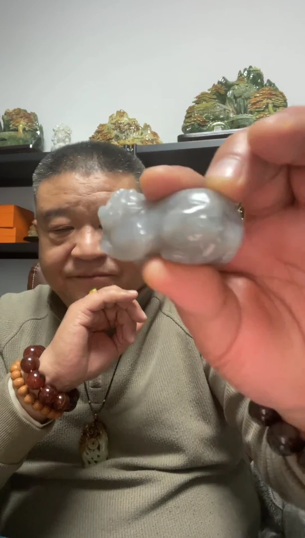 未镶嵌和田玉把件貔貅烟紫把件