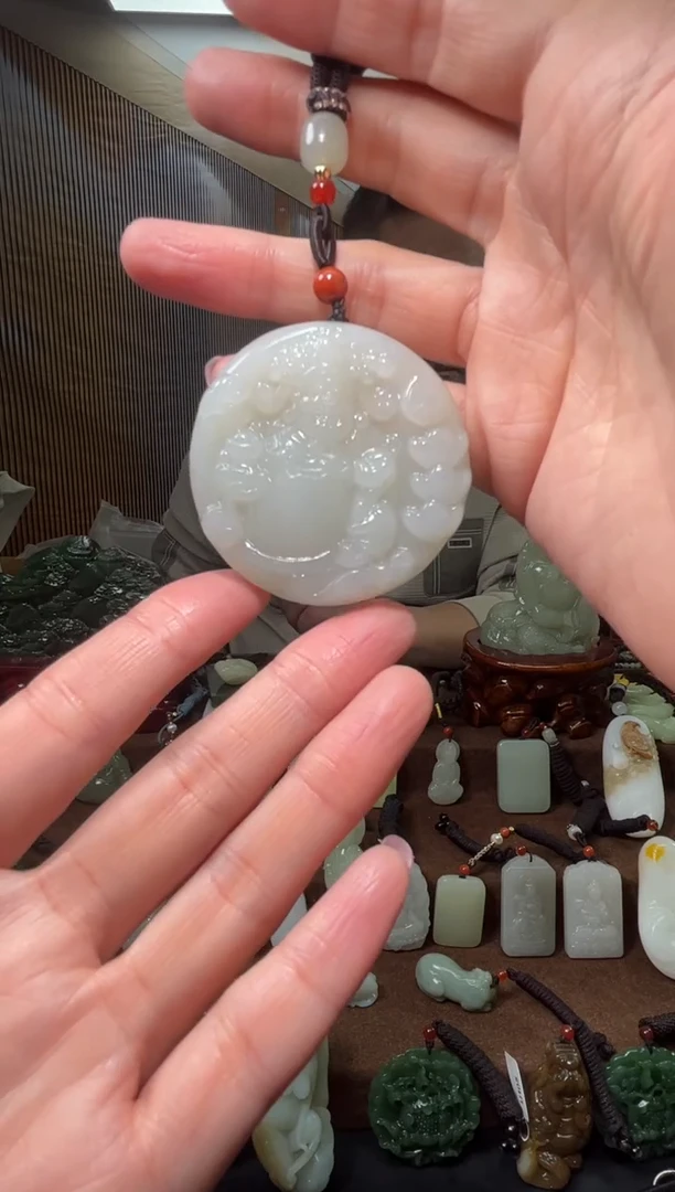 颈饰未镶嵌和田玉·