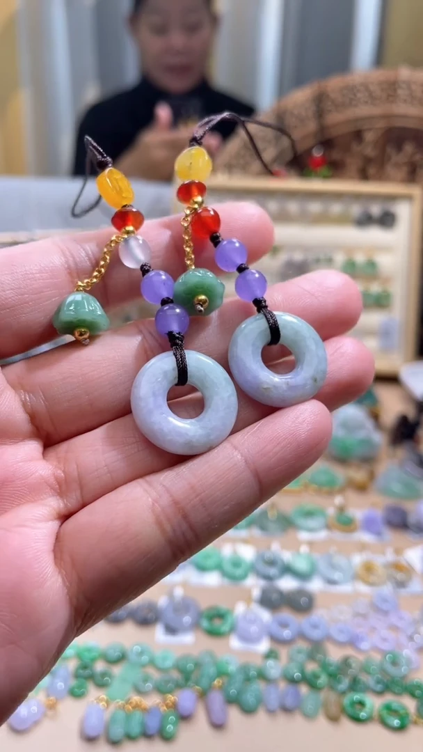 【闪购商品】翡翠颈饰未镶嵌甜甜圈手机挂多样性发货发其中1件