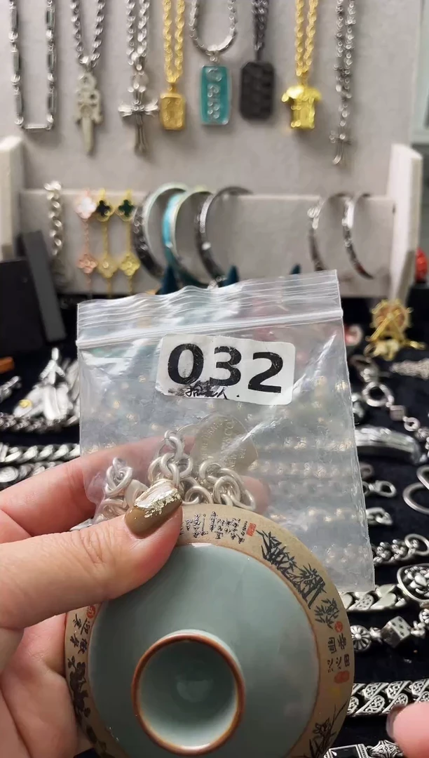 安****亮闪购商品如图所示