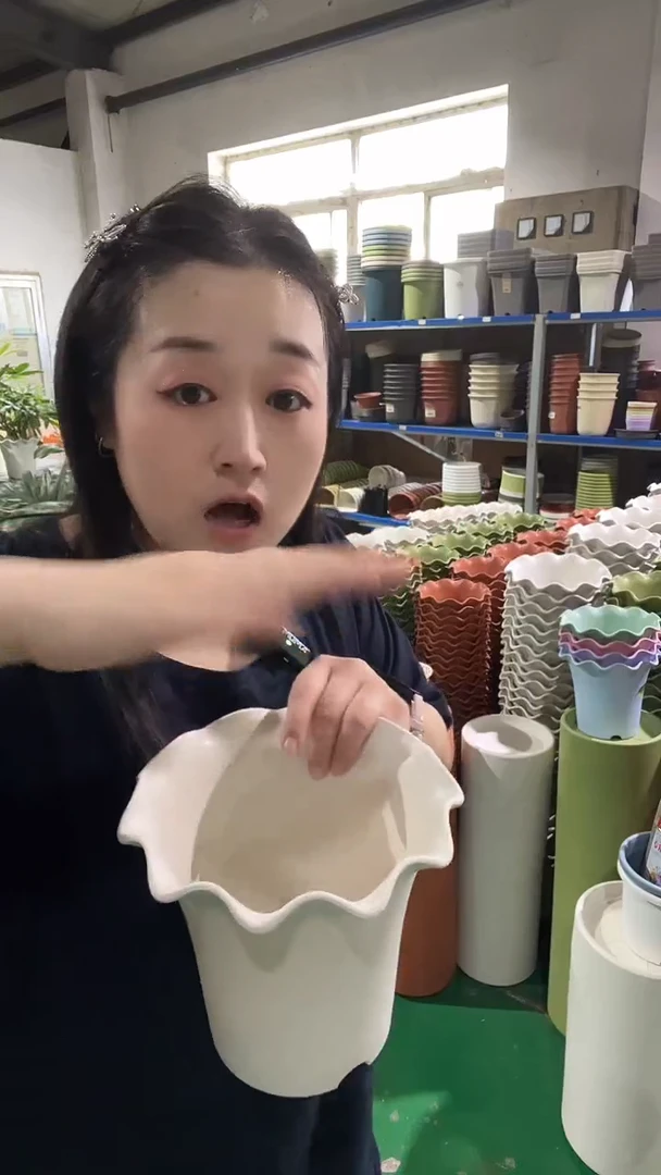 惜*矮荷叶边花盆六个带托盘米白色