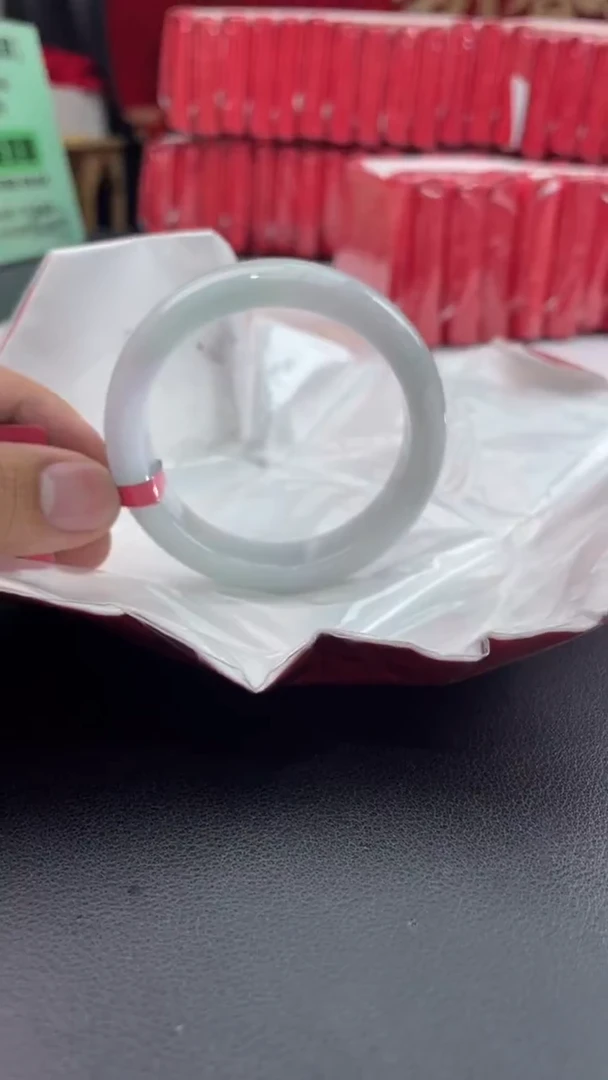 【闪购商品】翡翠手镯未镶嵌1翡翠手镯（微瑕）