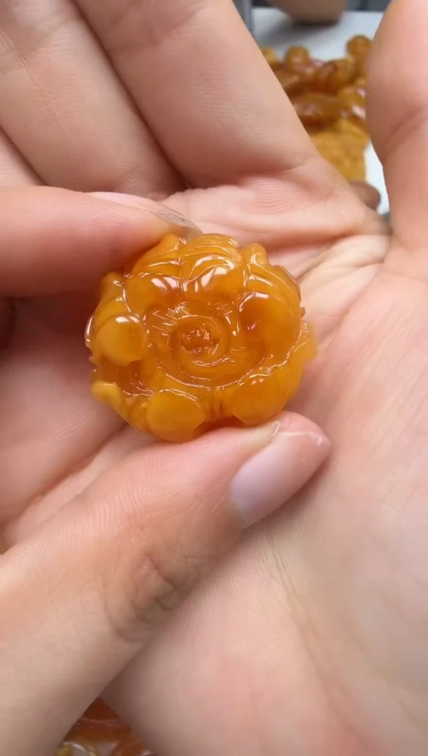 裸石琥珀未镶嵌如图