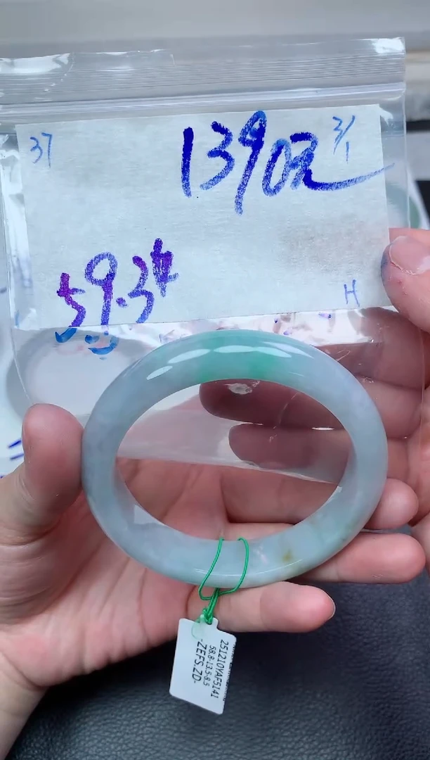 未镶嵌定制翡翠37毛货需精细抛光手镯拍一发一