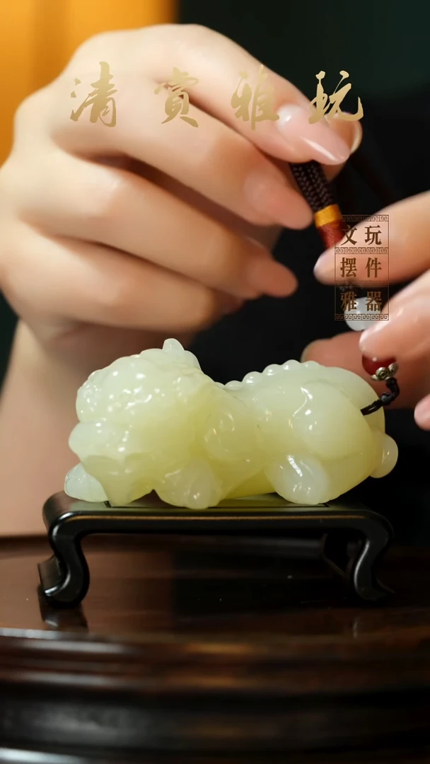 玉《吞金貔貅》手把件摆件