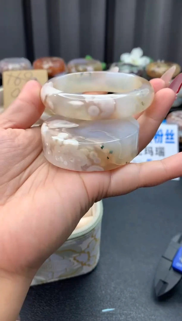 未镶嵌手镯石英质玉（57-58圈口）赠送镯心 无证书