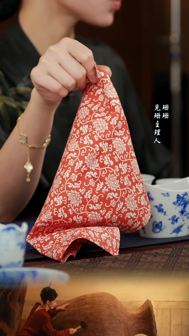 【见珊】印花茶巾-咖红缠枝莲