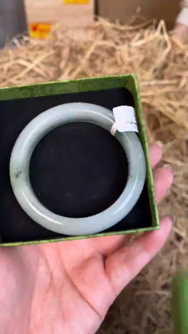 未镶嵌手镯石英质玉编号C-566