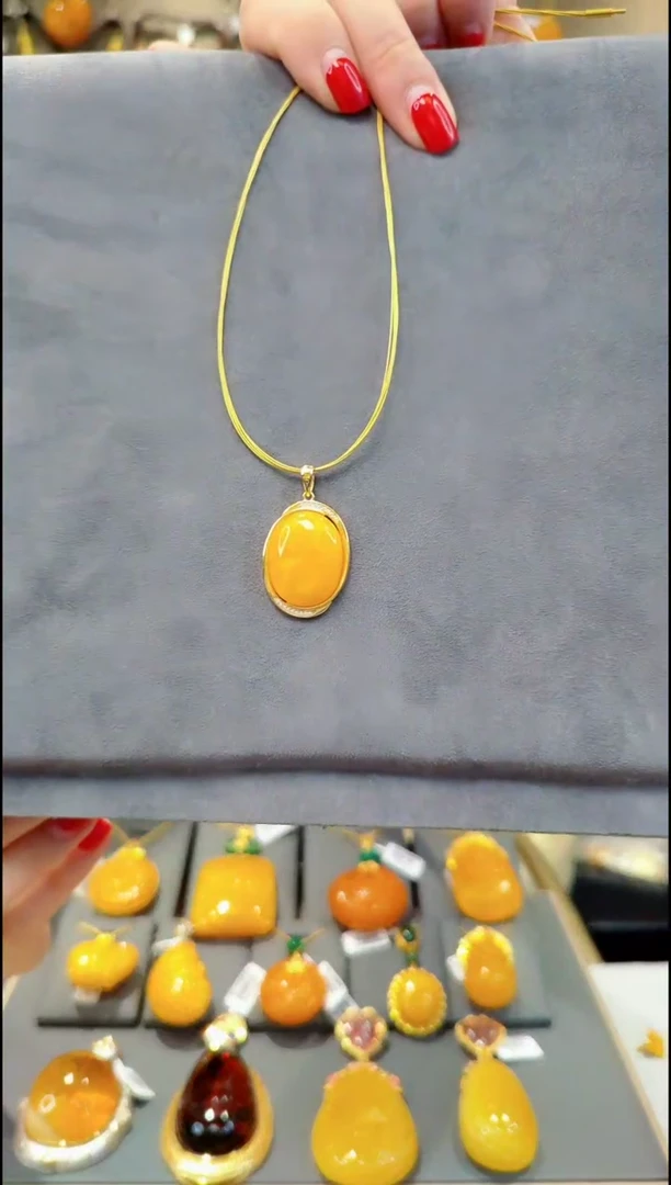 【闪购商品】蜜蜡颈饰银S925镀金镶嵌H683蜜蜡吊坠赠项圈