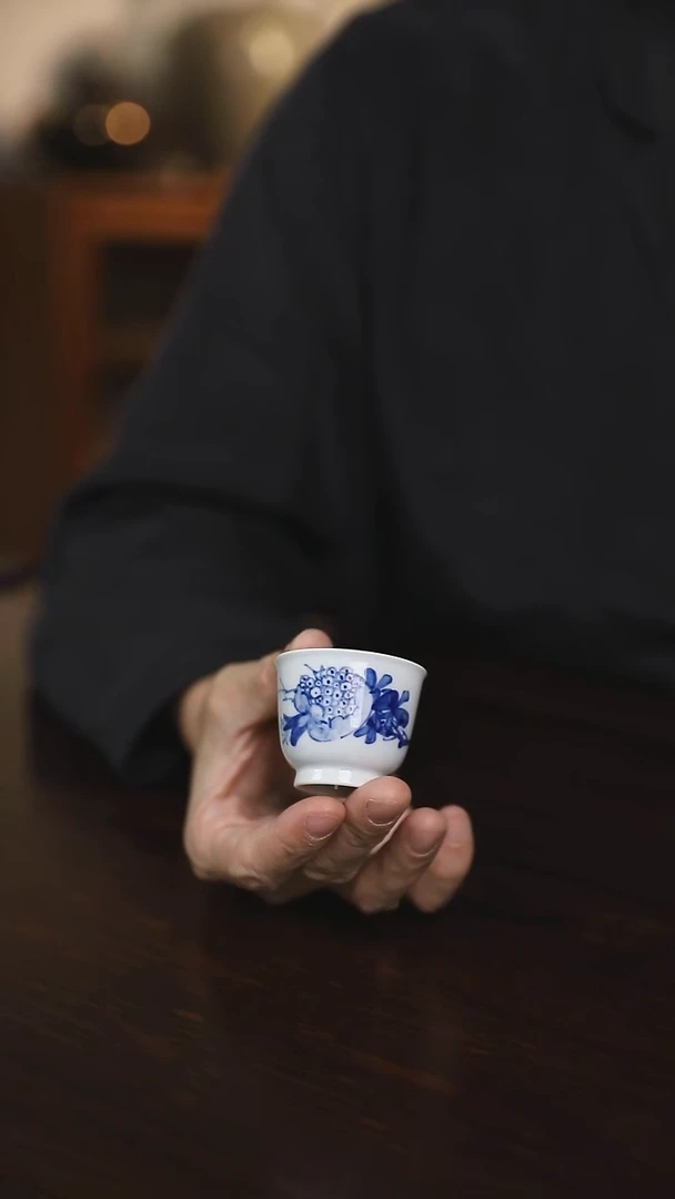 写意青花小茶盅杯/石榴30cc