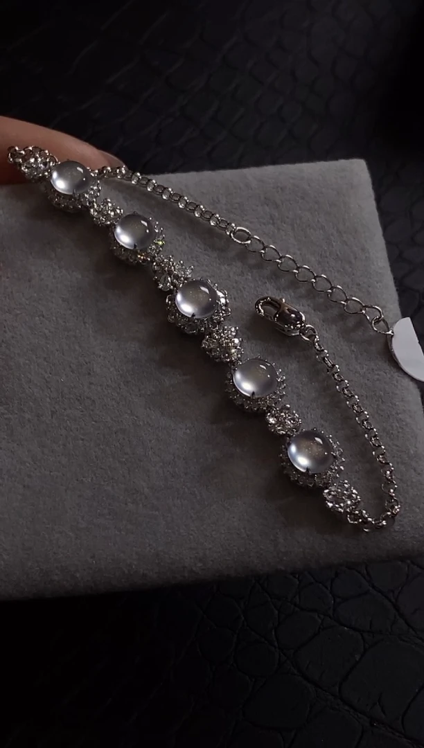 颈饰18K金镶嵌翡翠收到货48小时鉴赏期（超时不退不换）