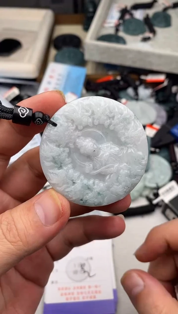 翡翠未镶嵌颈饰 多样性发其一