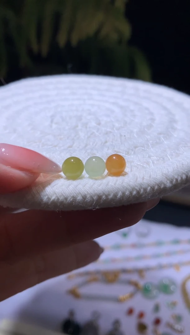 定制翡翠未镶嵌6.2*珠子3颗560+56